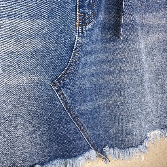 SOLD✨NWT Versona Size 14 Denim Mini Skirt with Raw Fringe Hem - Picture 4 of 7